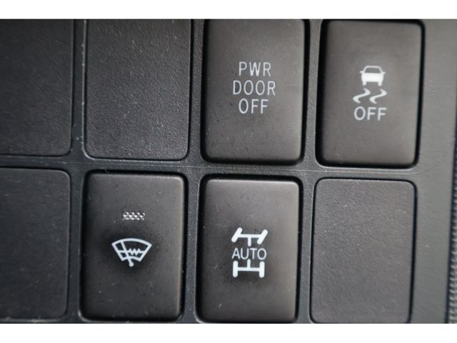 TOYOTA SPADE 4WD 2013 Image 31