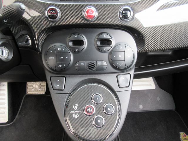 FIAT ABARTH 695 2011 Image 31