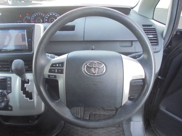 TOYOTA VOXY 2010 Image 31