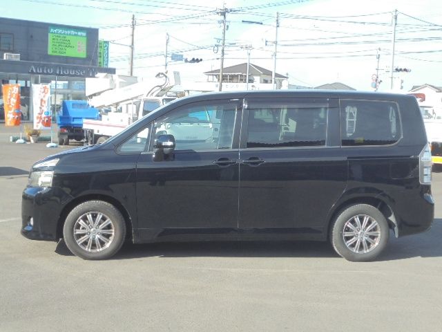 TOYOTA VOXY 2010 Image 31