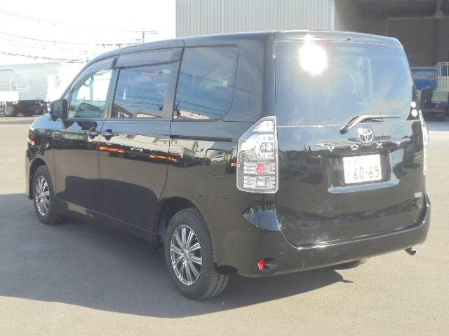 TOYOTA VOXY 2010 Image 31