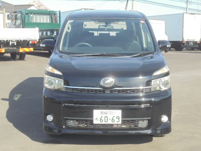 TOYOTA VOXY 2010 Image 31