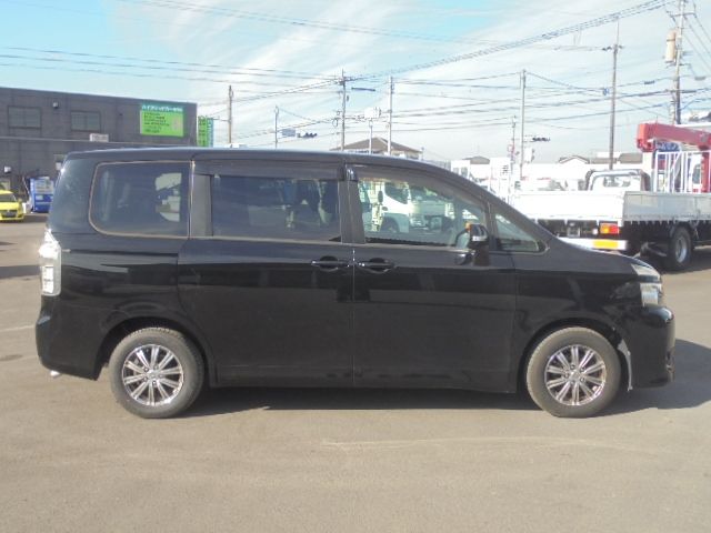TOYOTA VOXY 2010 Image 31