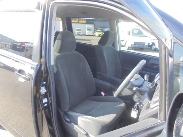 TOYOTA VOXY 2010 Image 31