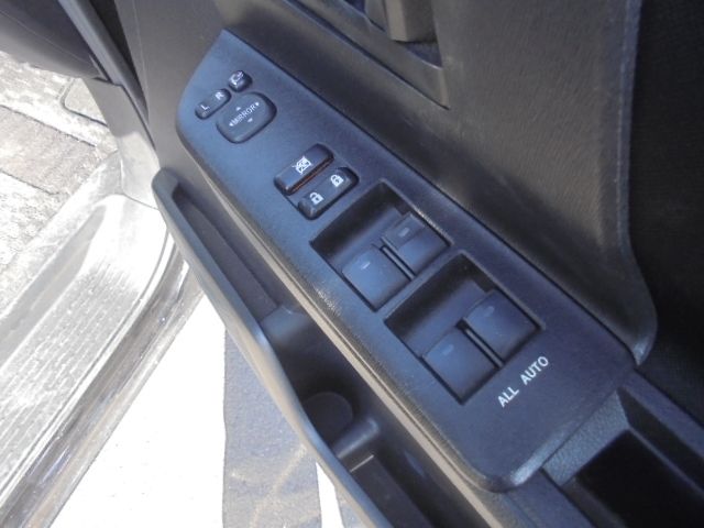 TOYOTA VOXY 2010 Image 31