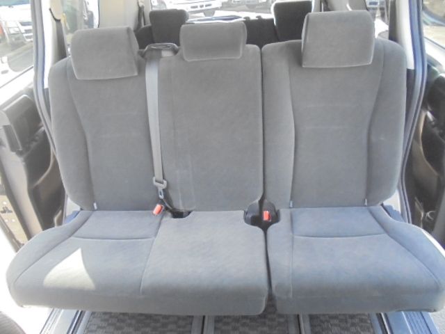 TOYOTA VOXY 2010 Image 31