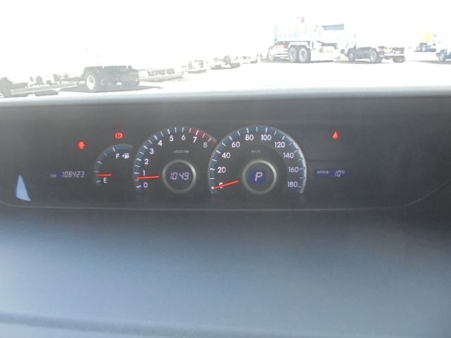 TOYOTA VOXY 2010 Image 31