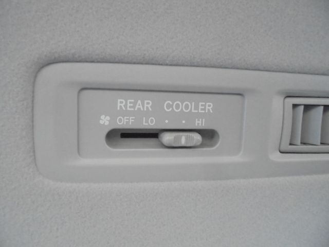 TOYOTA VOXY 2010 Image 31