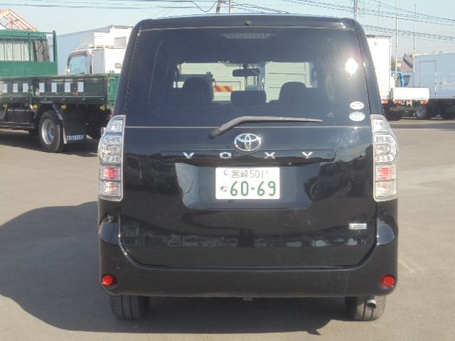 TOYOTA VOXY 2010 Image 31