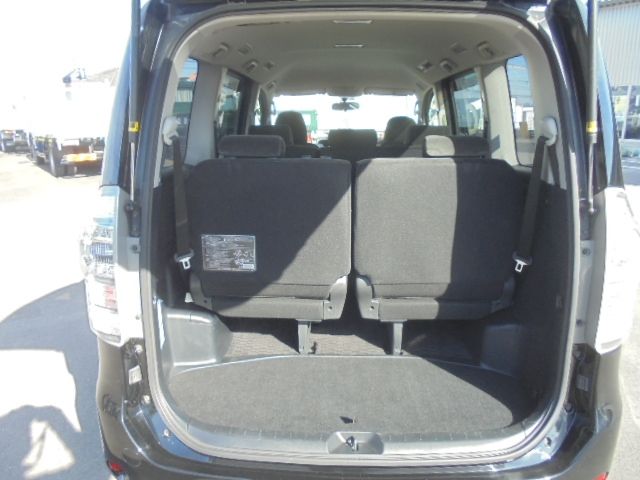 TOYOTA VOXY 2010 Image 31