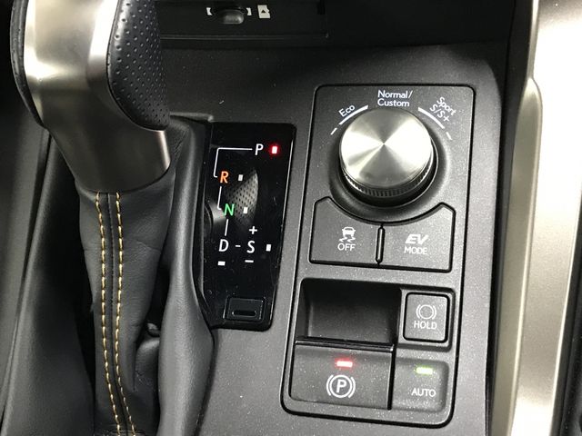 TOYOTA LEXUS NX300H 2020 Image 31