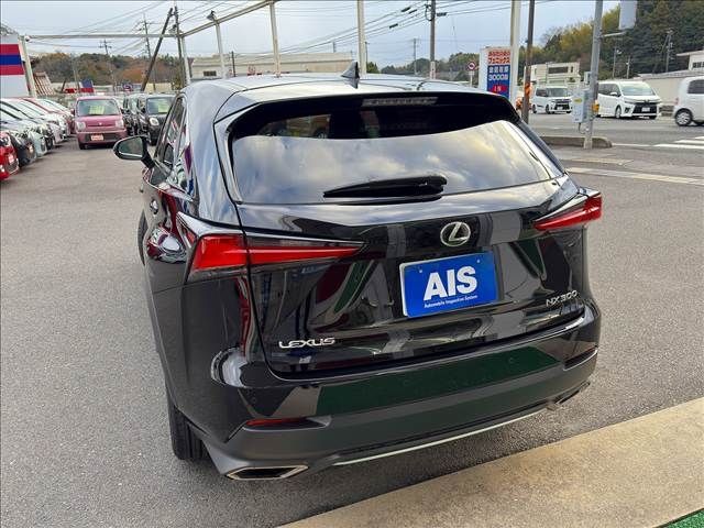 TOYOTA LEXUS NX300 2017 Image 31