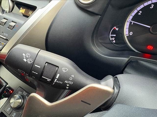 TOYOTA LEXUS NX300 2017 Image 31