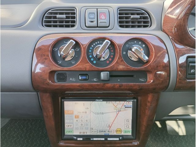 NISSAN MARCH BOX 2000 Image 31