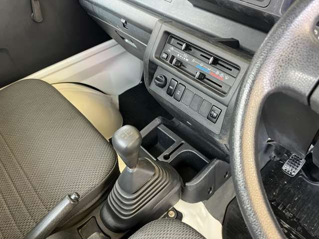 DAIHATSU HIJET TRUCK 4WD 2017 Image 31