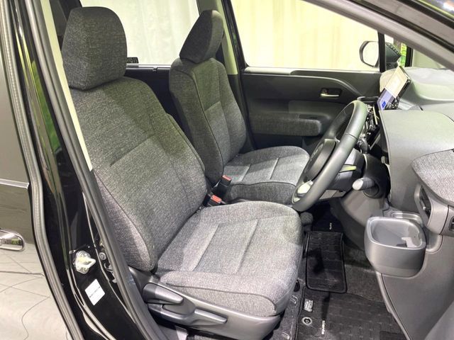 TOYOTA SIENTA HYBRID 2025 Image 31