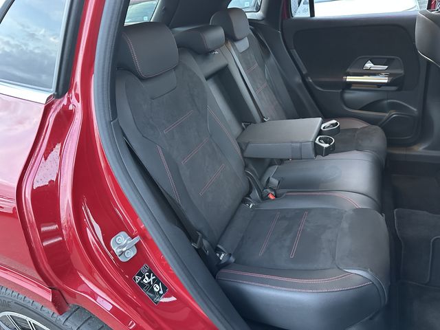 MERCEDES BENZ GLA CL 2024 Image 31