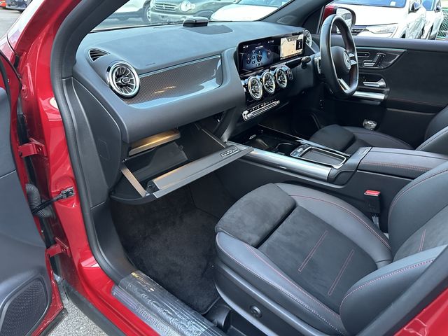 MERCEDES BENZ GLA CL 2024 Image 31