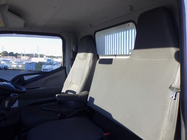 MITSUBISHI CANTER 2018 Image 31