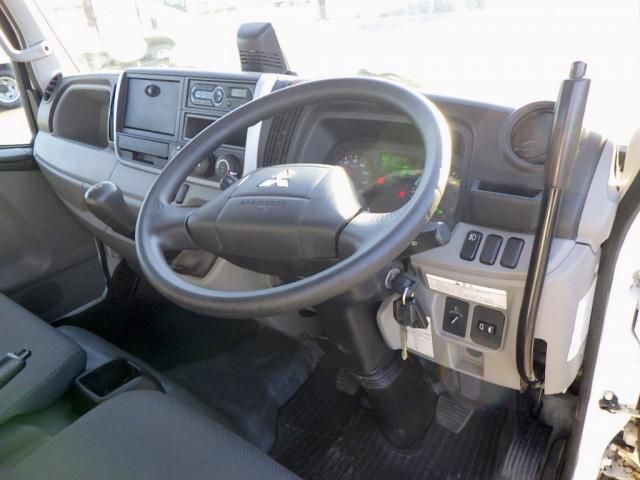 MITSUBISHI CANTER 2018 Image 31