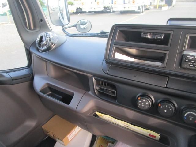 MITSUBISHI CANTER 2024 Image 31