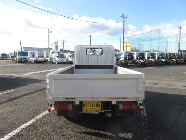 HINO DUTRO 2017 Image 31