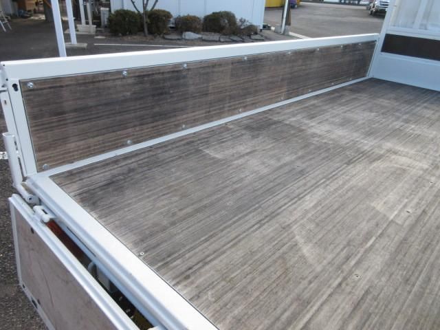 HINO DUTRO 2017 Image 31