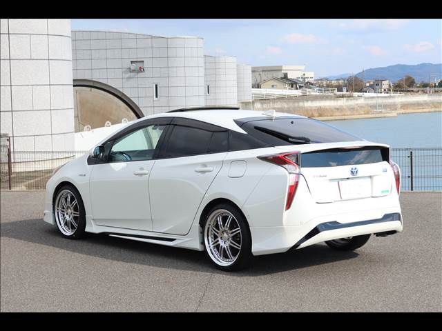 TOYOTA PRIUS 2016 Image 31