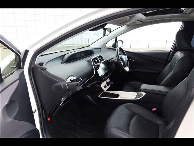 TOYOTA PRIUS 2016 Image 31