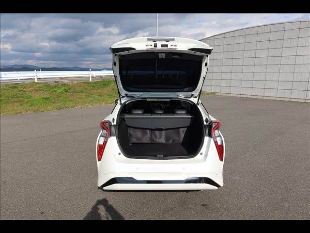 TOYOTA PRIUS 2016 Image 31