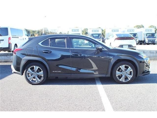 TOYOTA LEXUS UX300E 2022 Image 31