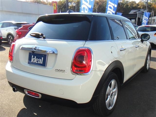 BMW MINI COOPER D 5D 2017 Image 31