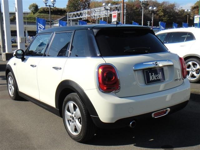 BMW MINI COOPER D 5D 2017 Image 31