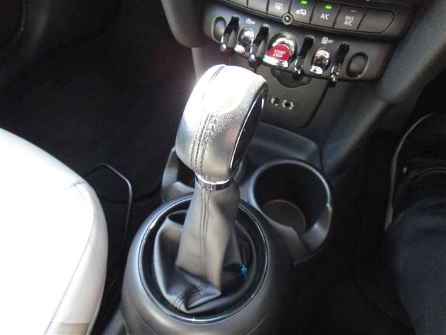 BMW MINI COOPER D 5D 2017 Image 31