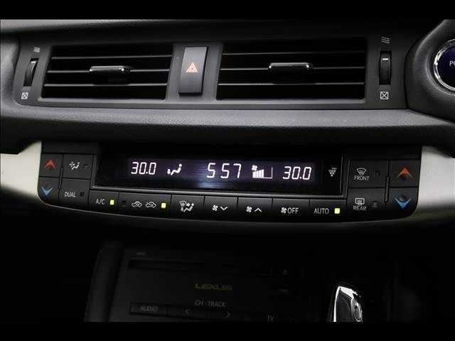 TOYOTA LEXUS CT200H 2013 Image 31