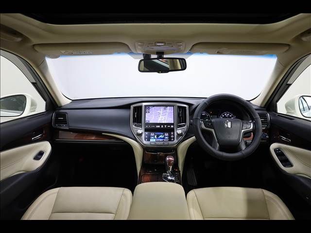 TOYOTA CROWN SEDAN HYBRID 2014 Image 31