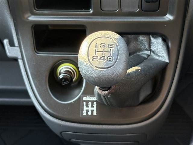 DAIHATSU HIJET CARGO 4WD 2014 Image 31