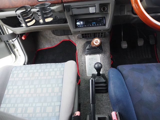 SUZUKI JIMNY 4WD 1997 Image 31