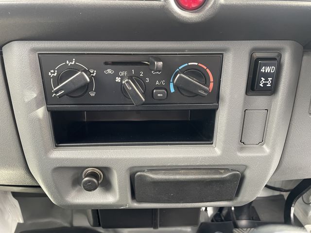 MITSUBISHI MINICAB TRUCK 4WD 2012 Image 31