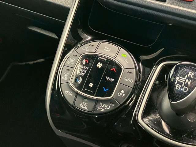 TOYOTA VOXY HYBRID 2021 Image 31