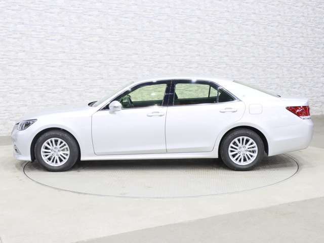 TOYOTA CROWN SEDAN 2017 Image 31