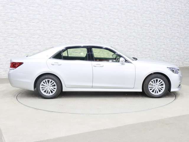 TOYOTA CROWN SEDAN 2017 Image 31