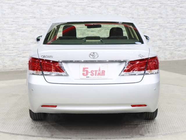 TOYOTA CROWN SEDAN 2017 Image 31