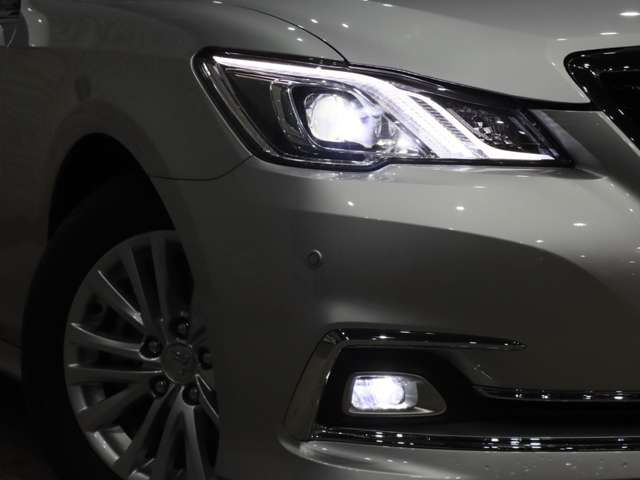 TOYOTA CROWN SEDAN 2017 Image 31