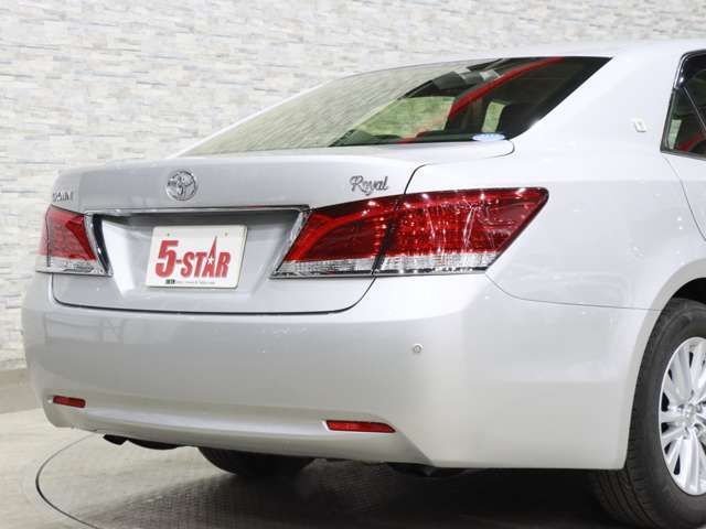 TOYOTA CROWN SEDAN 2017 Image 31