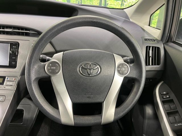 TOYOTA PRIUS 2015 Image 31