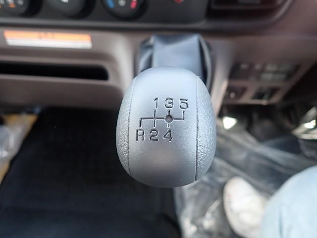 MITSUBISHI CANTER 2025 Image 31