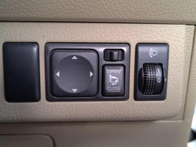 NISSAN TIIDA 2009 Image 31