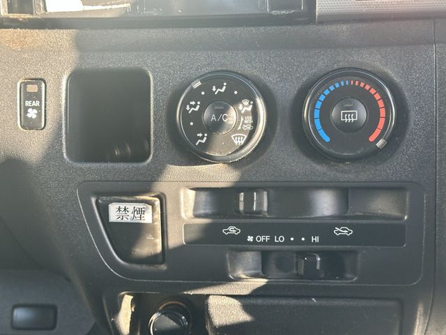 TOYOTA HIACE VAN 2WD 2006 Image 31