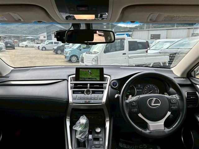 TOYOTA LEXUS NX300H 2016 Image 31